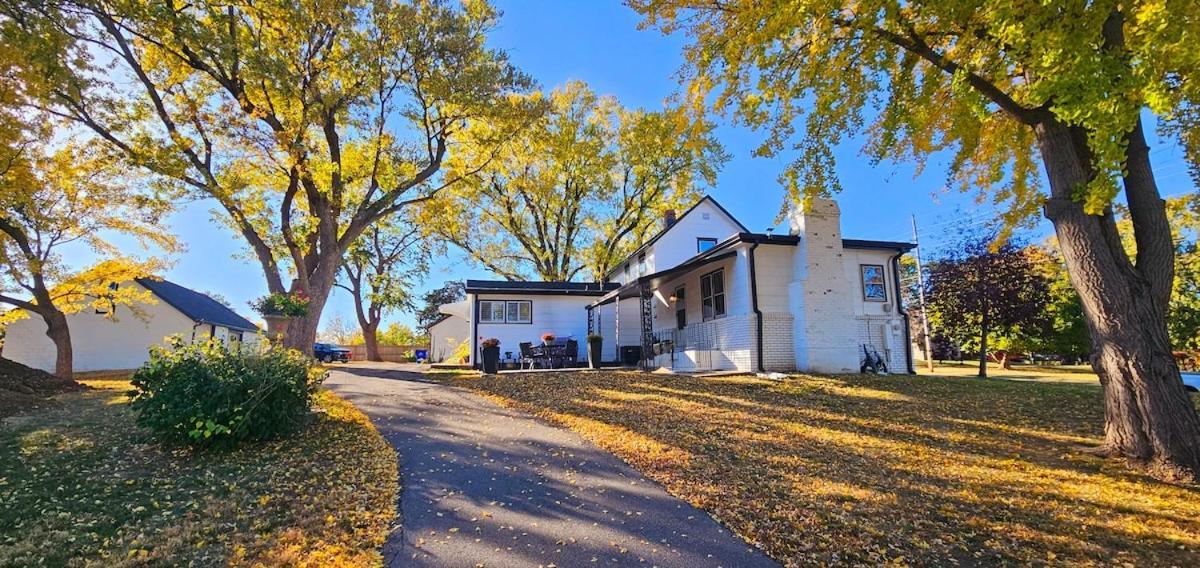 1908 Modern Farmhouse On Large Private Treed Lot Shawnee Dış mekan fotoğraf