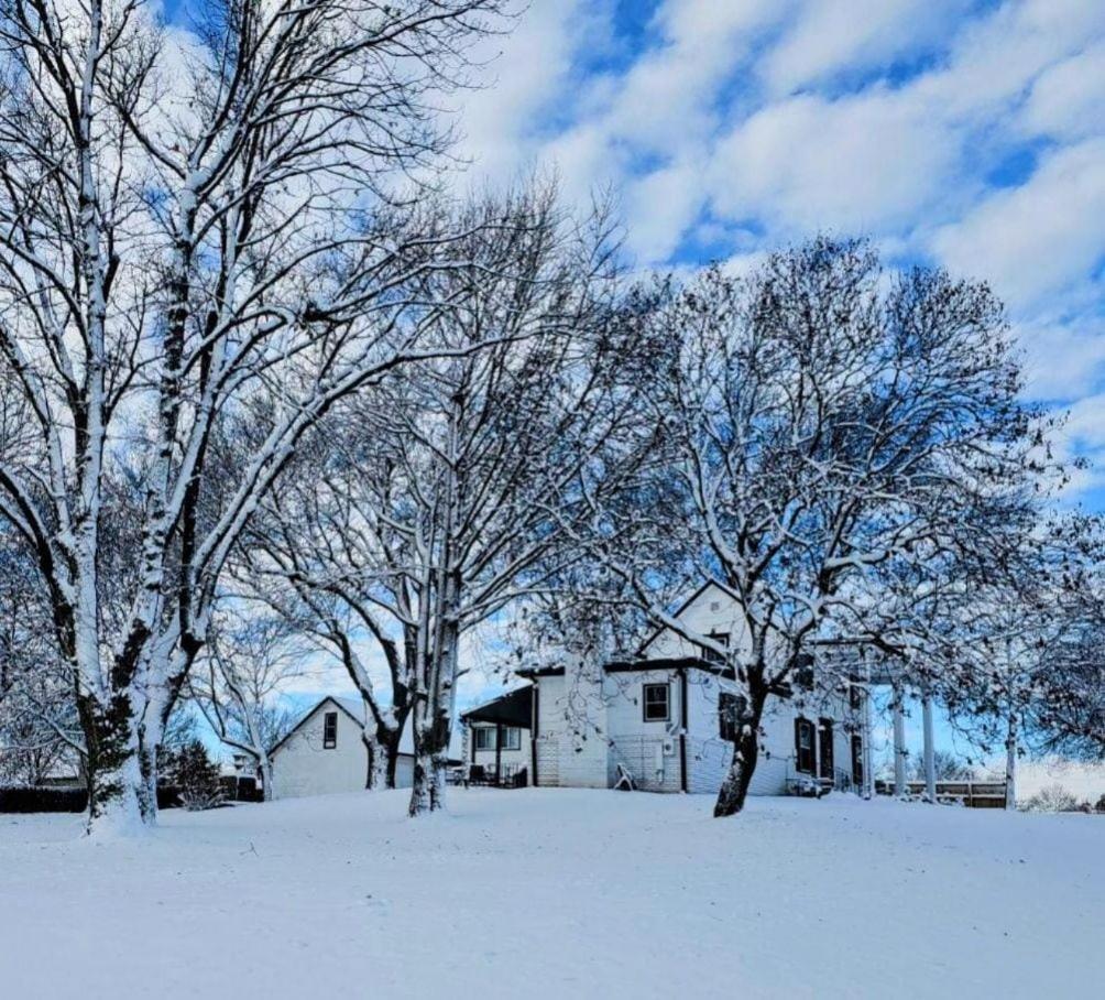 1908 Modern Farmhouse On Large Private Treed Lot Shawnee Dış mekan fotoğraf
